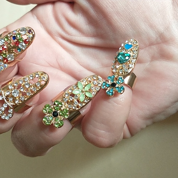 Nail Ring Green/Gold Crystal! - Picture 6 of 6